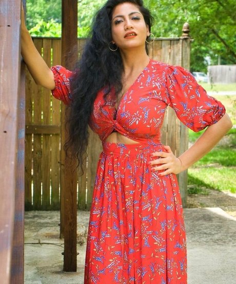 Naakte gelekte OnlyFans-foto van Komal Bhagat