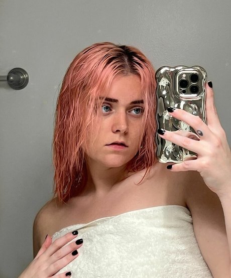 Naken läckt OnlyFans-bild av Erin Dougal