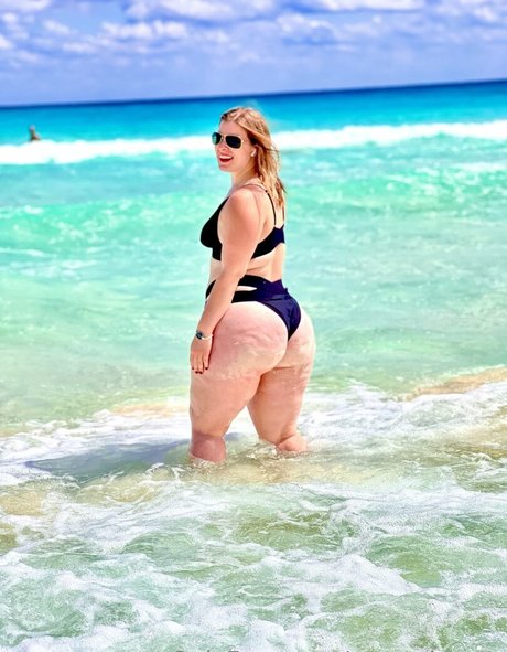 Обнаженная фотография утечки OnlyFans от Curvykrysta