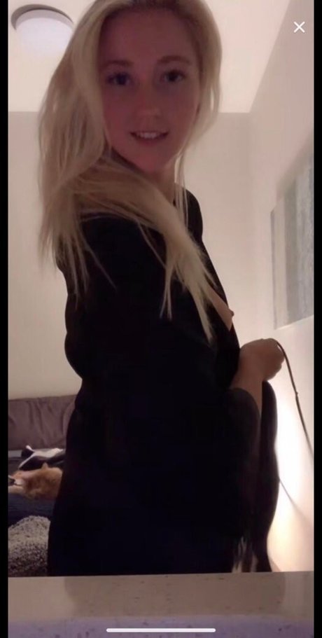 Naken läckt OnlyFans-bild av Paige Loren