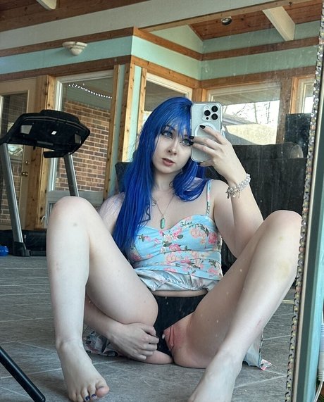 Nøgent lækket OnlyFans-billede af Lunaaquaphine