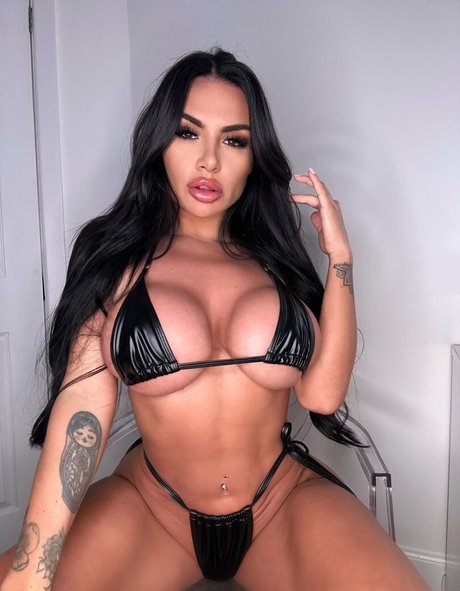 Обнаженная фотография утечки OnlyFans от Amber Jasmine