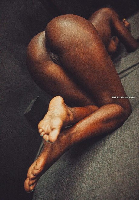 Nahá fotka uniklých OnlyFans od The Booty Warden
