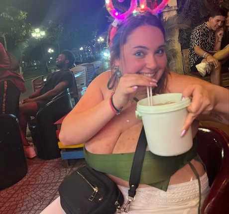 Nahá fotka uniklých OnlyFans od Raphaela S