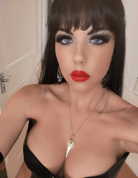Young Goddess Kim