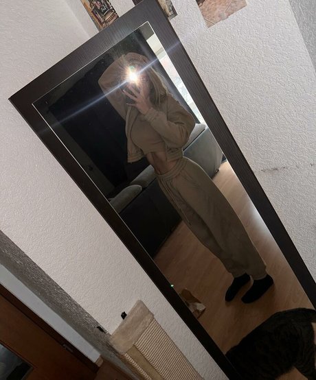 Nøgent lækket OnlyFans-billede af Blondevivi
