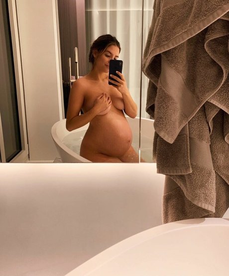 Nahá fotka uniklých OnlyFans od Sarah Kohan