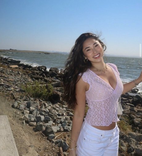Naakte gelekte OnlyFans-foto van Nikki Cheng