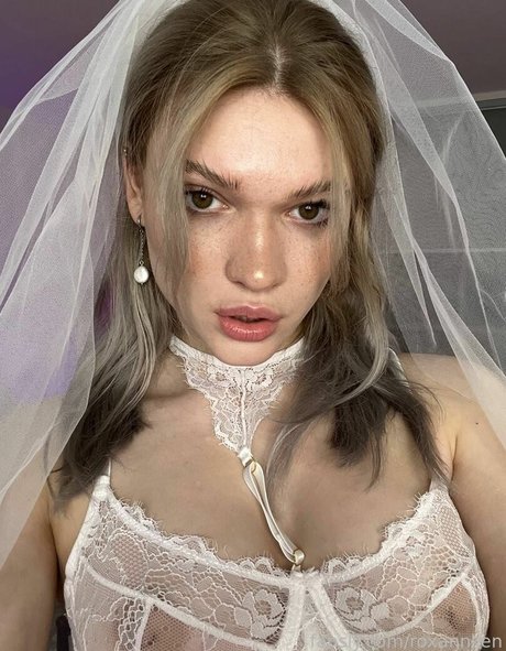 Naken läckt OnlyFans-bild av Roxannken