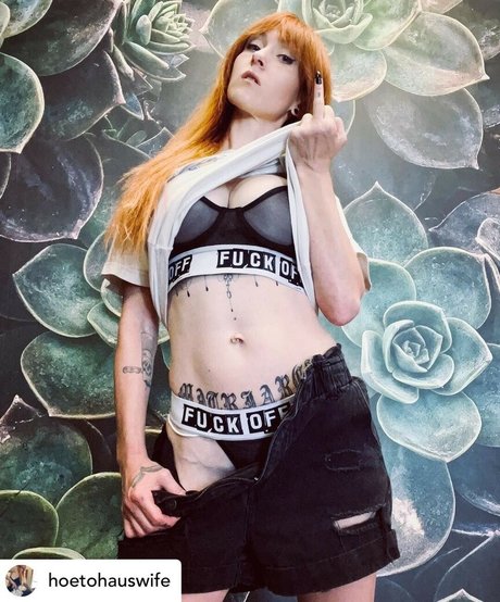 Обнаженная фотография утечки OnlyFans от Hoetohauswife