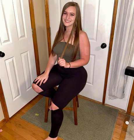 Alasti lekkinud OnlyFans-i pilt Coreykiv