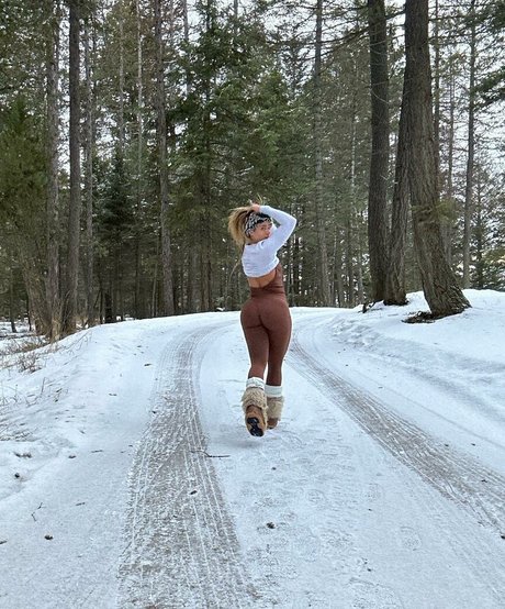Naken läckt OnlyFans-bild av Danielle Cooper