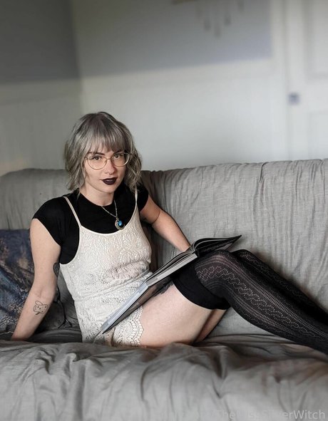 Nahá fotka uniklých OnlyFans od Themisssilverwitch