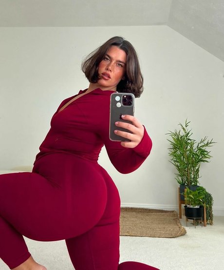 Naken lekkede OnlyFans-bilde av Pearlmariaf