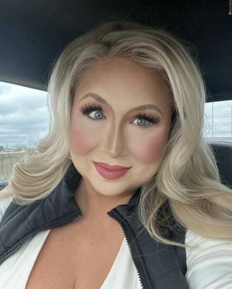 Обнаженная фотография утечки OnlyFans от Macy J