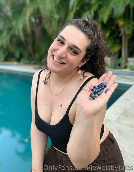 Обнаженная фотография утечки OnlyFans от Jewelsbyjules
