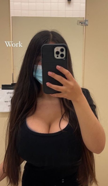 Naken läckt OnlyFans-bild av Karla Vilagomez