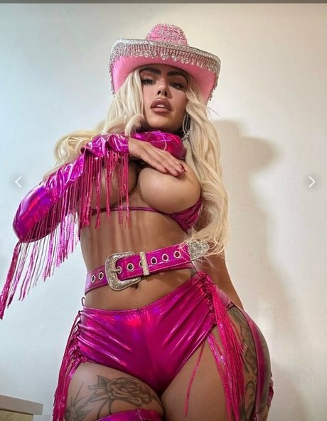 Chloe Saxon