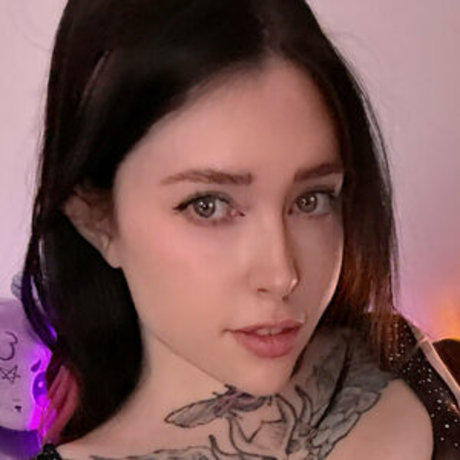 Alaston vuotanut OnlyFans-kuva Marina Mui