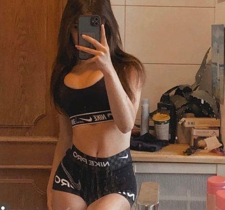 Naken läckt OnlyFans-bild av Doreengnadi