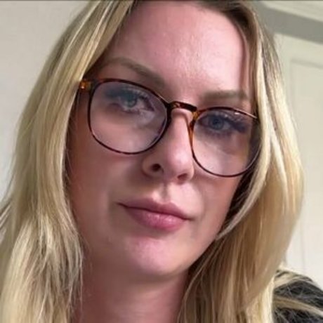Naken läckt OnlyFans-bild av Family Therapy Xxx