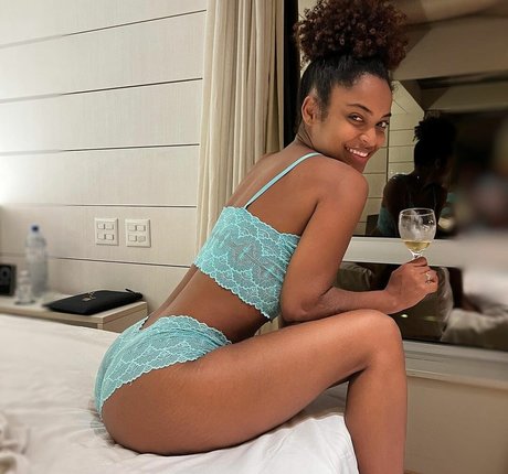 Naakte gelekte OnlyFans-foto van Juliamissofc