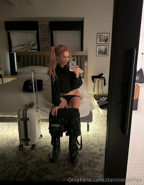 Naken läckt OnlyFans-bild av Dannie Riel