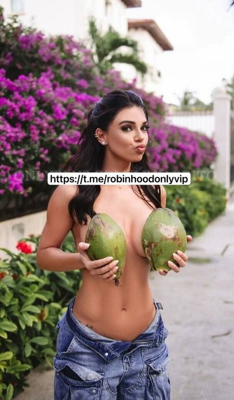 Обнаженная фотография утечки OnlyFans от Livia Brito