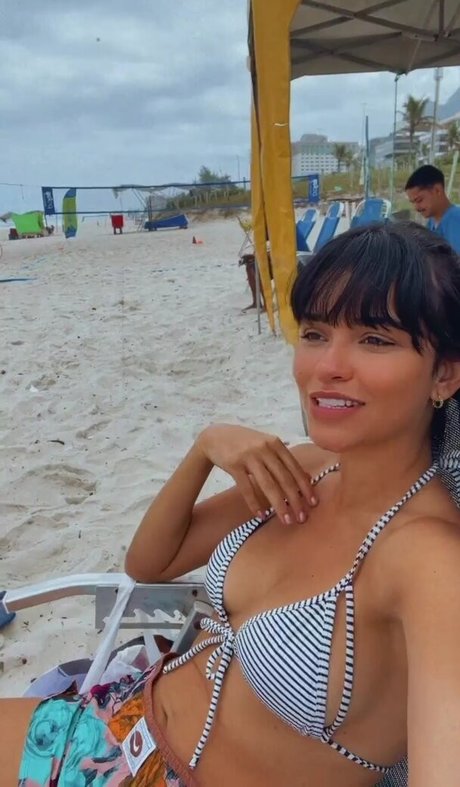 Naakte gelekte OnlyFans-foto van Talita Younan