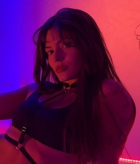 Naken lekkede OnlyFans-bilde av Angeldanceroficial