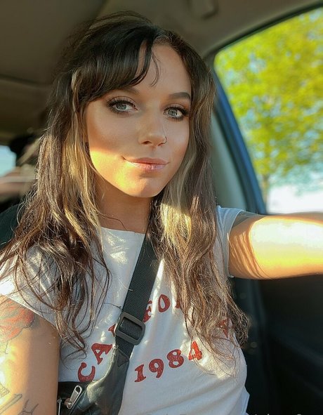 Alaston vuotanut OnlyFans-kuva Ela Rose