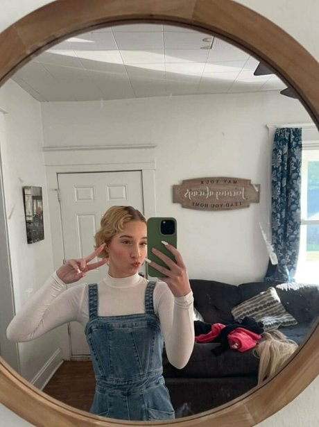 Naken läckt OnlyFans-bild av Bookswithari