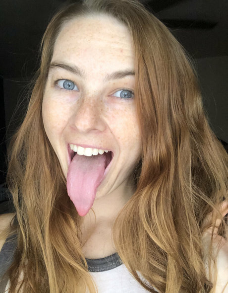 Alaston vuotanut OnlyFans-kuva Tonguetastic