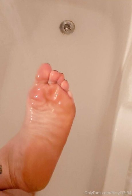Flirtyf33t94