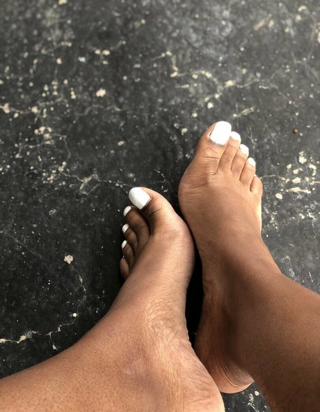 Alaston vuotanut OnlyFans-kuva Toeswithkay2
