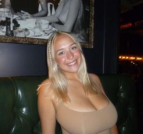 Naken läckt OnlyFans-bild av Hollyyoupa