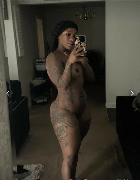 Naken läckt OnlyFans-bild av Fiitjazz