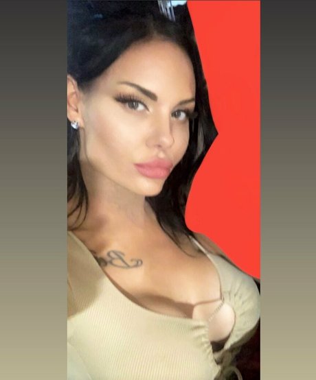Alaston vuotanut OnlyFans-kuva Inkedupdoll