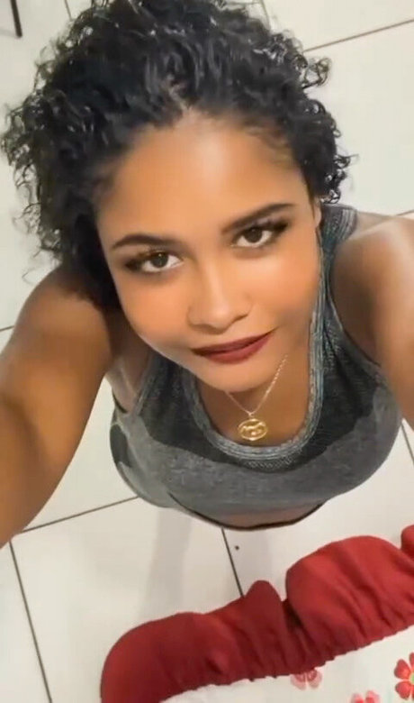 Alaston vuotanut OnlyFans-kuva Jacqueline Sousa