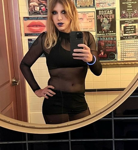 Alasti lekkinud OnlyFans-i pilt Noctiflora