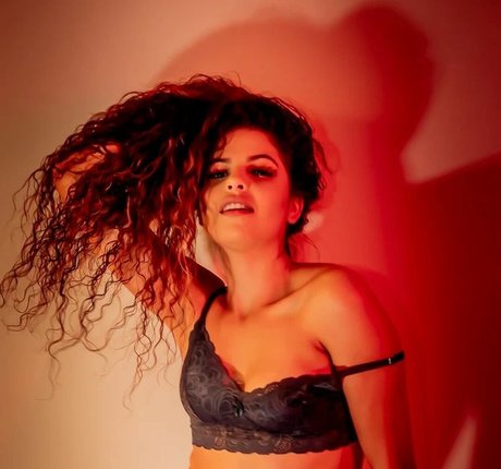 Alaston vuotanut OnlyFans-kuva Sweetkarolzinha