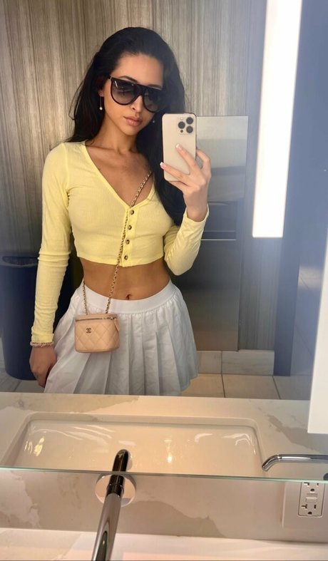 Naken läckt OnlyFans-bild av Serena Milan