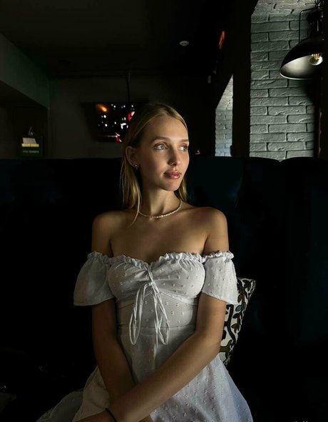 Naakte gelekte OnlyFans-foto van Ilina