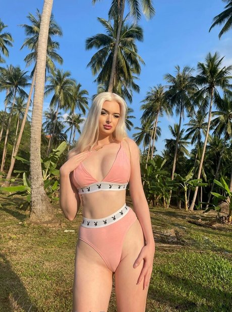 Nahá fotka uniklých OnlyFans od Alexabarbie