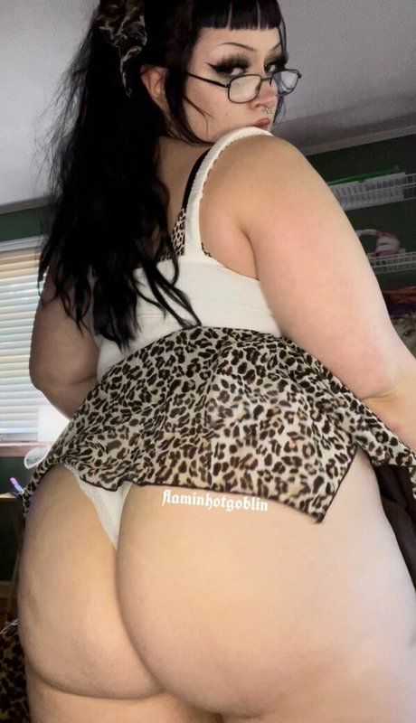 Naakte gelekte OnlyFans-foto van Flaminhotgoblin