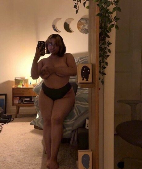 Alaston vuotanut OnlyFans-kuva Spookyshah