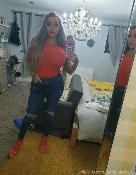 Nagie wyciekłe zdjęcie OnlyFans od Bigbustyblondeuk