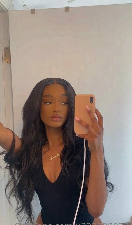 Naken läckt OnlyFans-bild av Unboxingbrandy