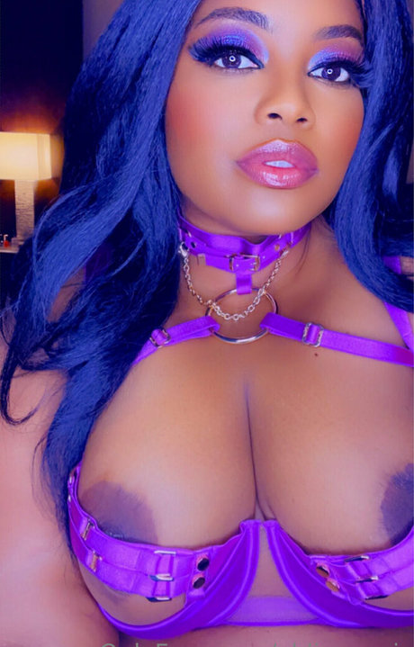 Обнаженная фотография утечки OnlyFans от Obeygoddesslivvy
