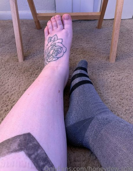 Naken läckt OnlyFans-bild av Honeydewsole